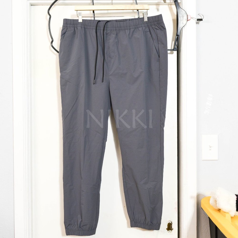 brand new Banana Republic Men's Tech Jogger in gray without tags - Picture 2 of 5